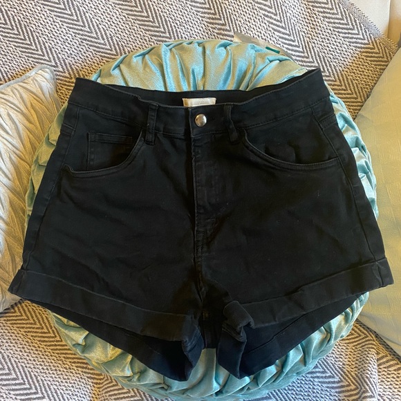 H&M Pants - H&M MOM SHORTS (BLACK)